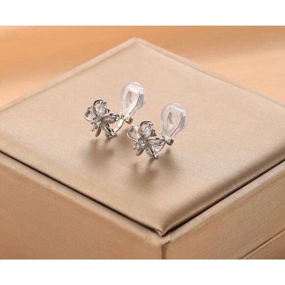 Clip on 1/2" small silver clear stone flower button style earrings - Picture 1 of 4